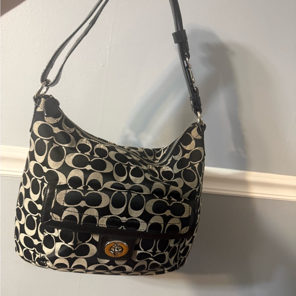 Black and Cream Signature Pattern Hobo Shoulder Bag - Picture 11 of 14